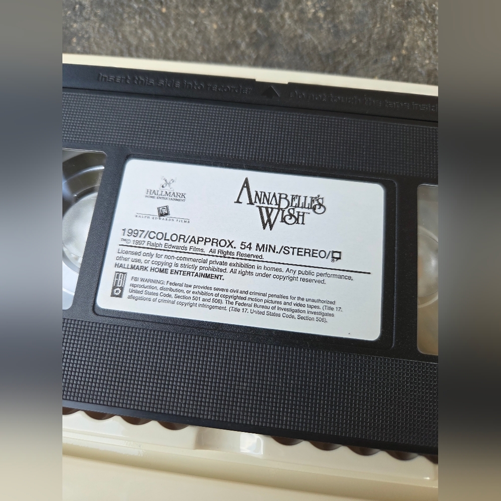 Disney VHS Movie Collection- 6 Disney Classics + 1 Hallmark Christmas Animation - Picture 9 of 10